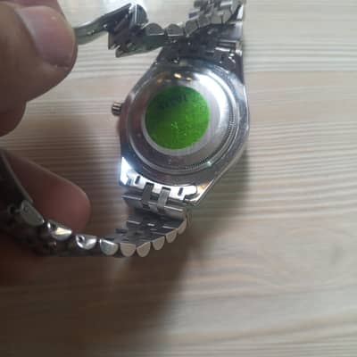 I m selling Rolex watch in new condition