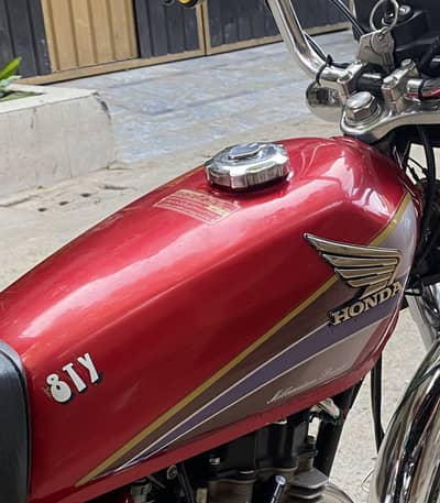 Fuel Tank & Side Cover Honda cg 125 (2001) Model