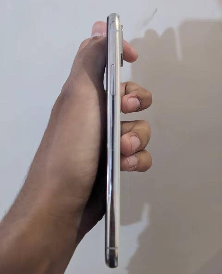 Apple iPhone X 4