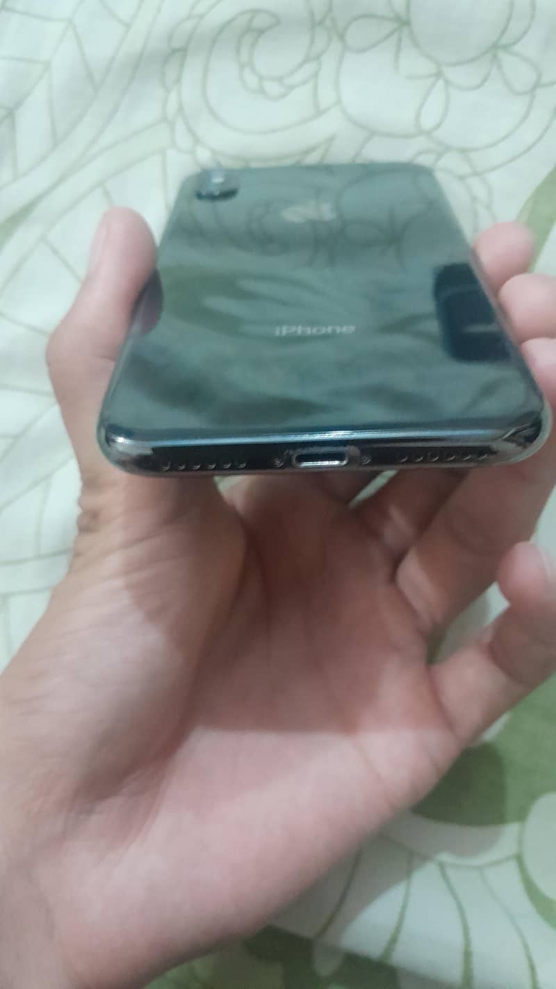 Apple iPhone X 4