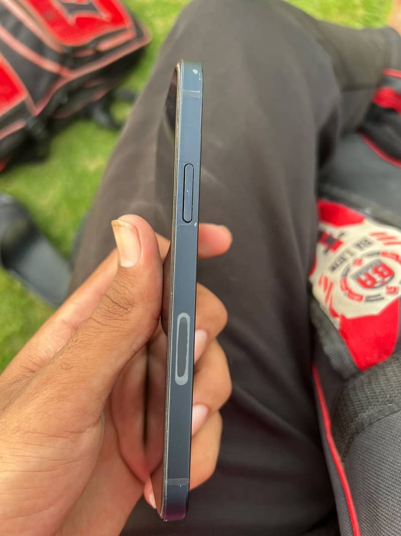 Apple iPhone 12 1