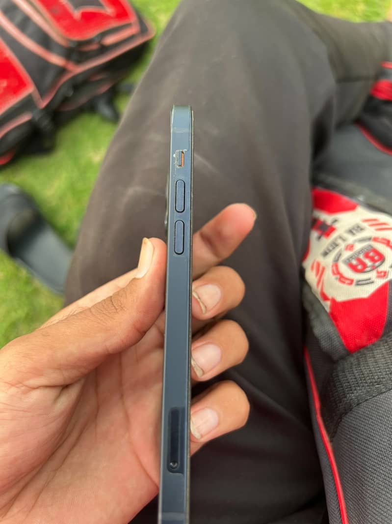 Apple iPhone 12 2