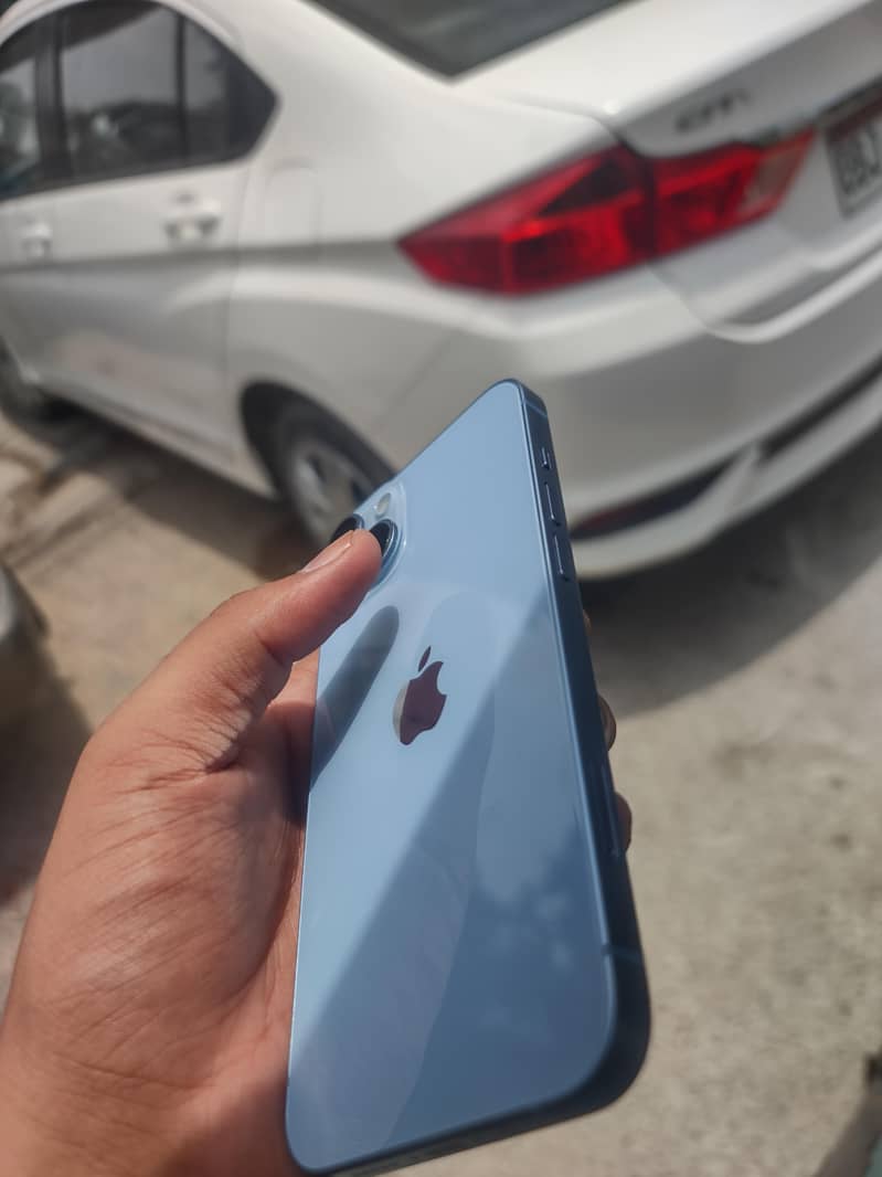 Apple iPhone 14 3