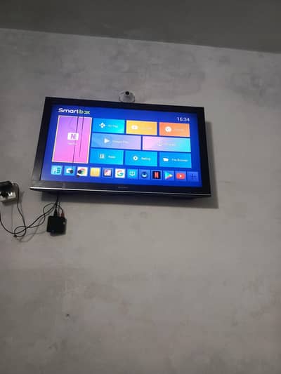 Sony Bravia original LCD 43 inch with Android box side per do line