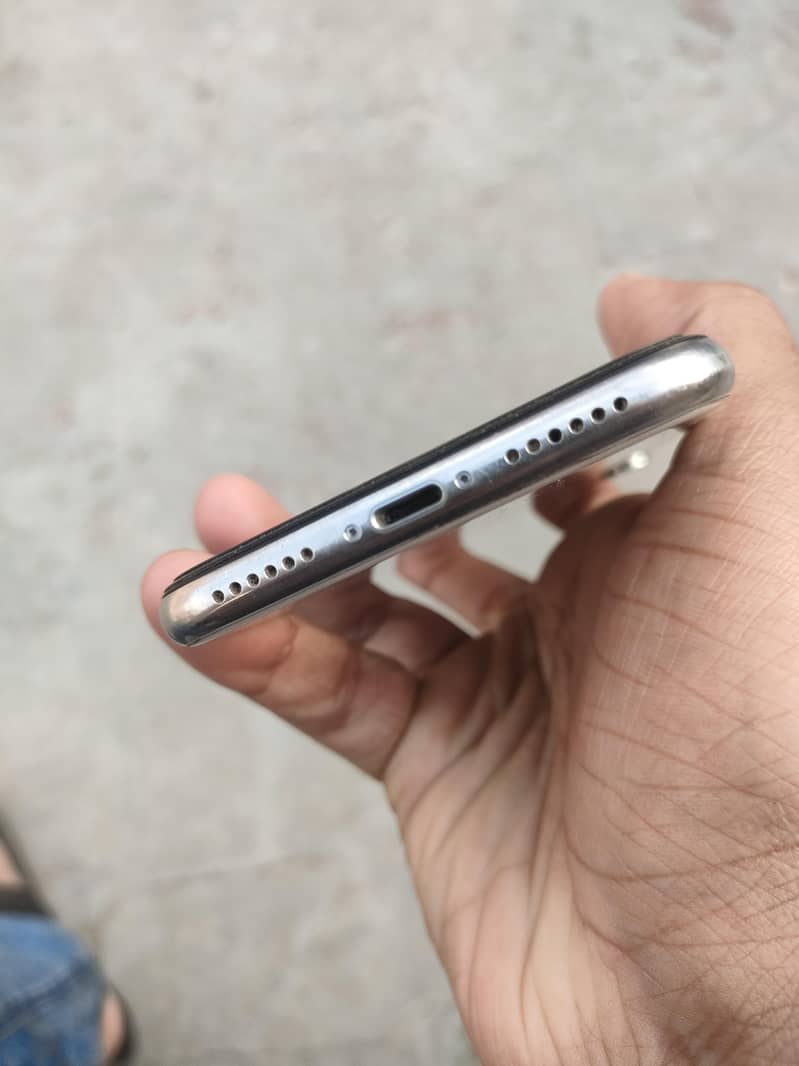 Apple iPhone X 3