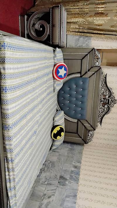 bed with side tabel
