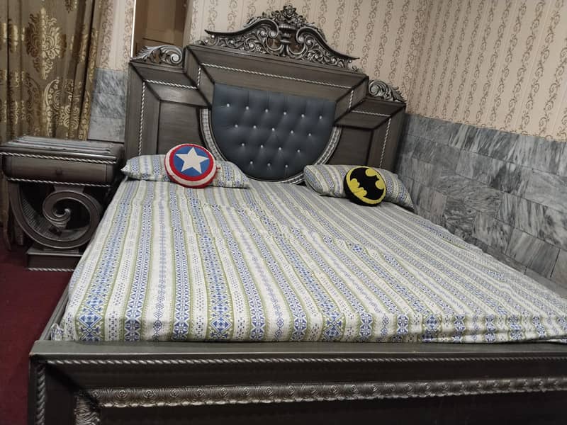 bed with side tabel 1
