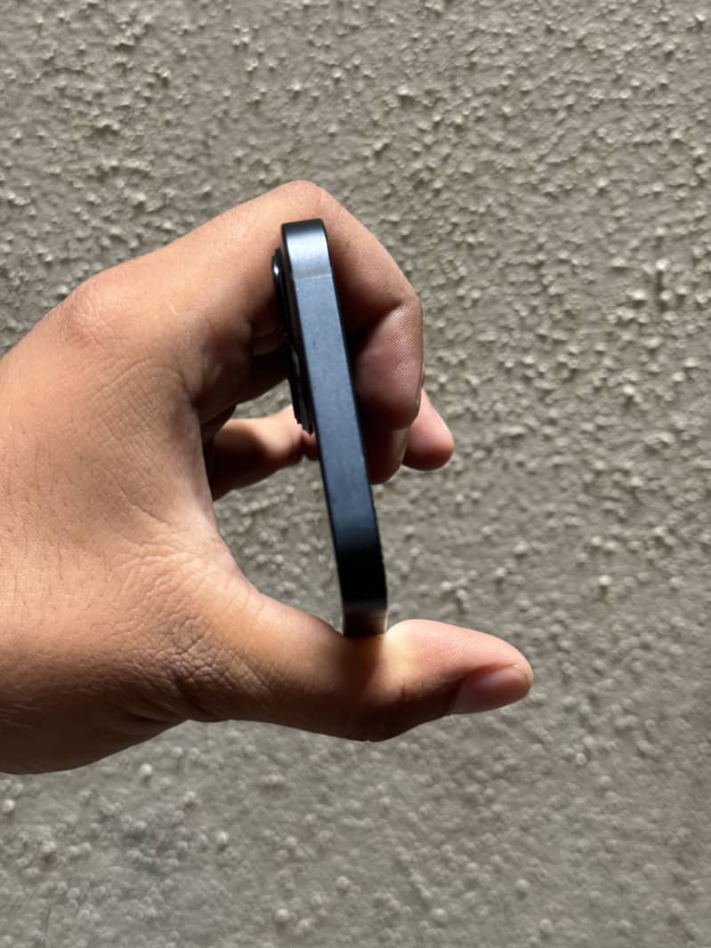 Apple iPhone 13 5