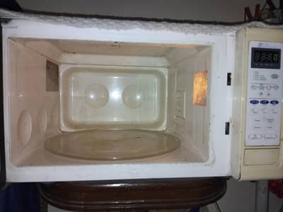 52 litre Dawlance microwave oven for sale