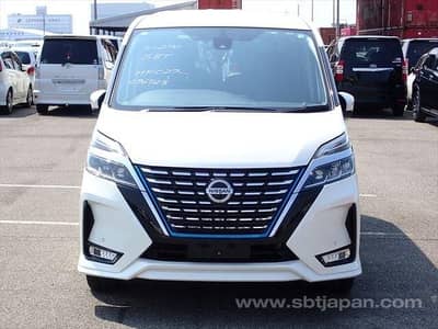 Nissan Serena Highway star V5 top of the line pearl white