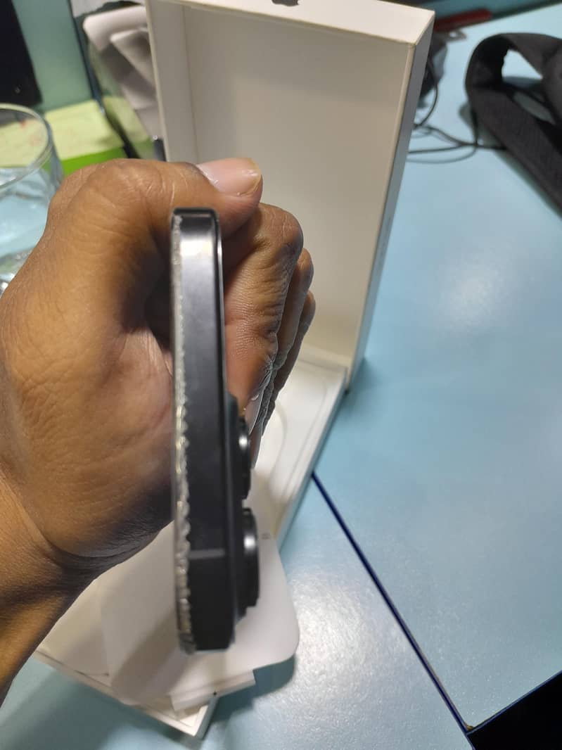 Apple iPhone 16 Pro Max 2