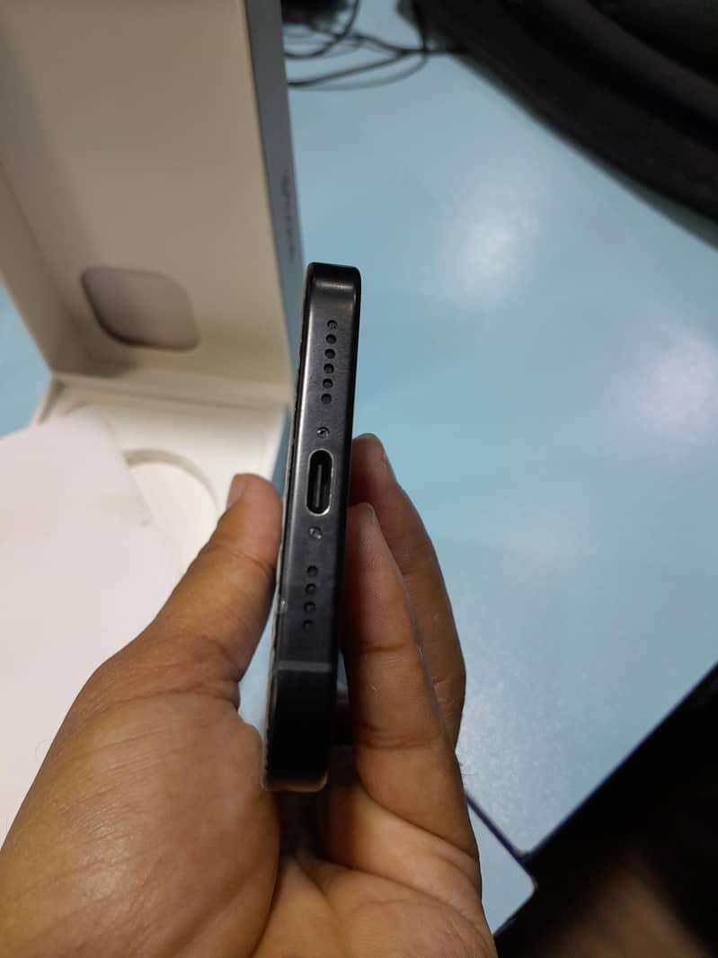 Apple iPhone 16 Pro Max 3
