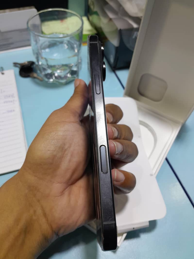 Apple iPhone 16 Pro Max 5