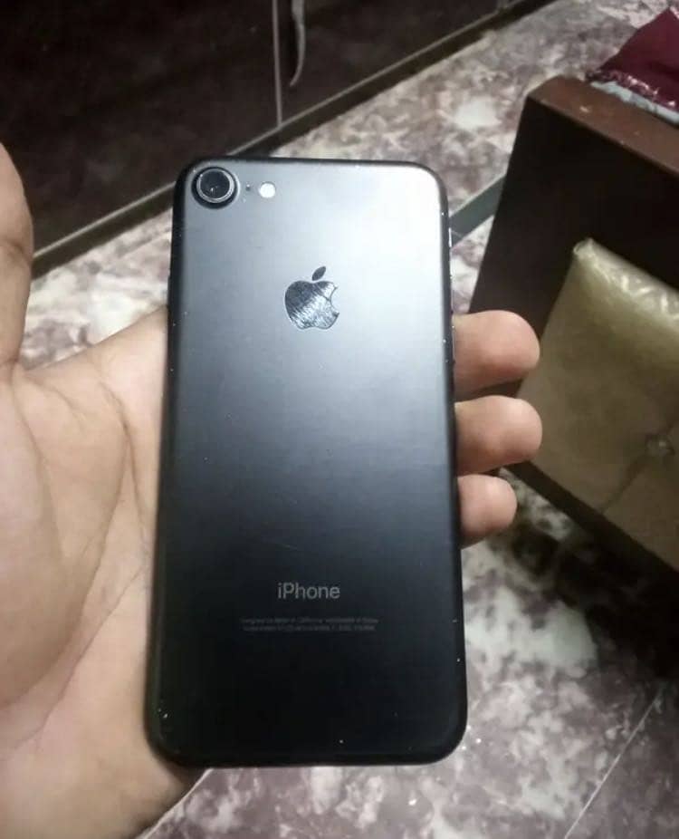 Apple iPhone 7 0