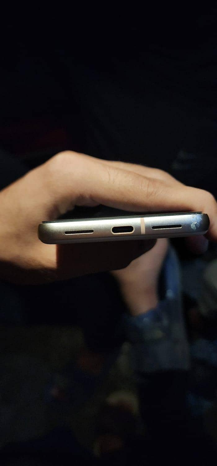 Google Pixel 8 4