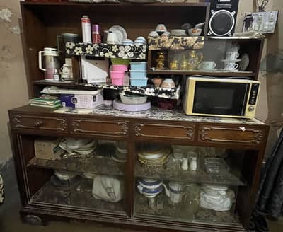 Crockery display Sucaise