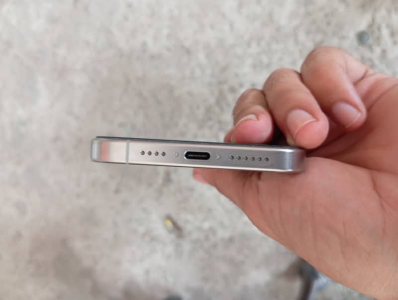 Apple iPhone 15 Pro Max 0
