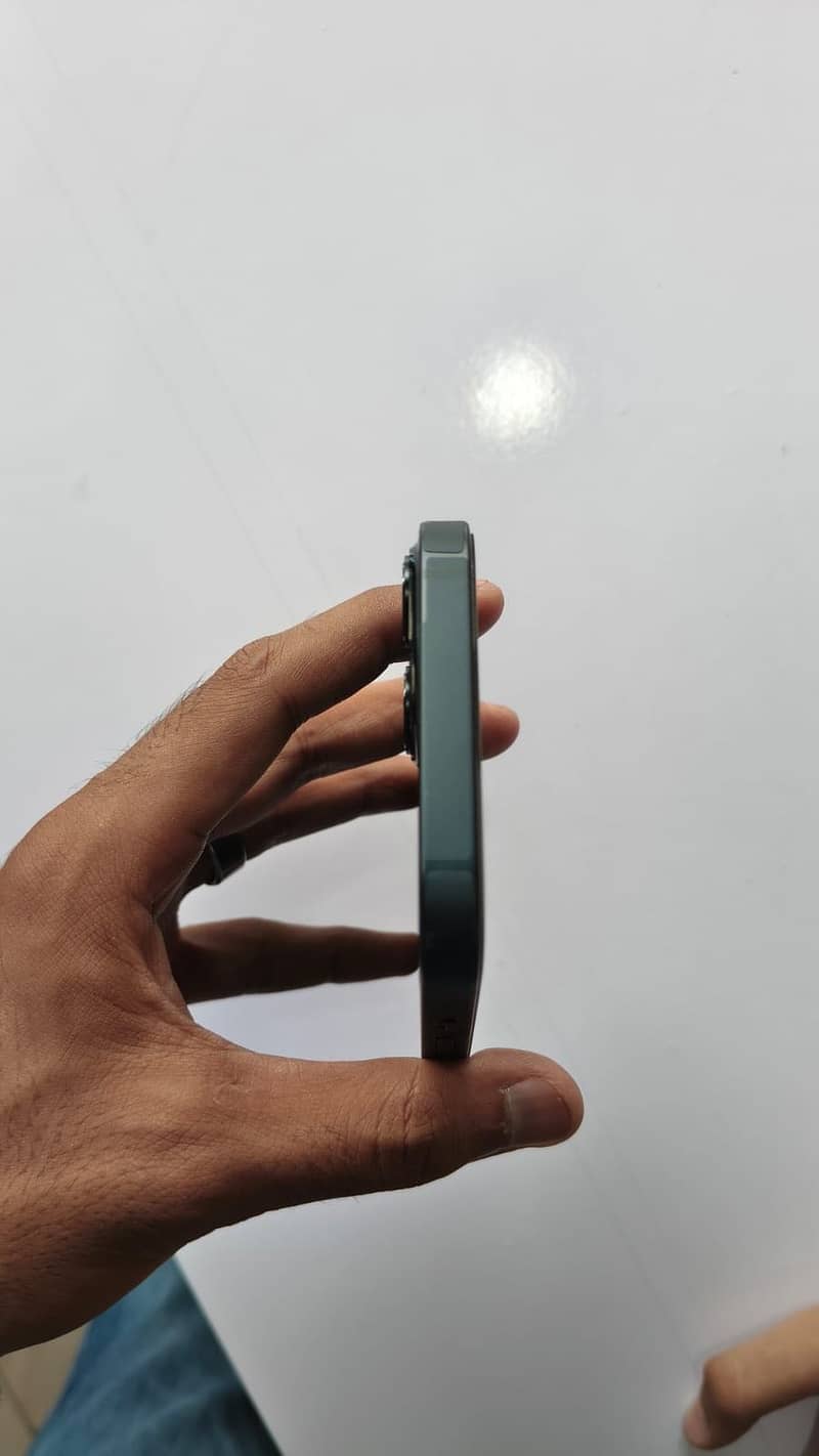 Apple iPhone 13 0
