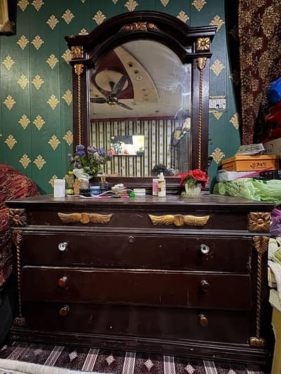 Modern Wooden Dressing Table with Mirror – Excellent Condition
