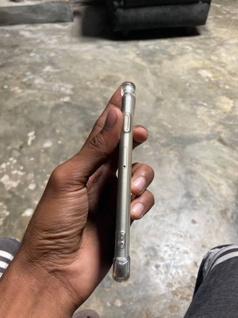 Apple iPhone SE second generation 1