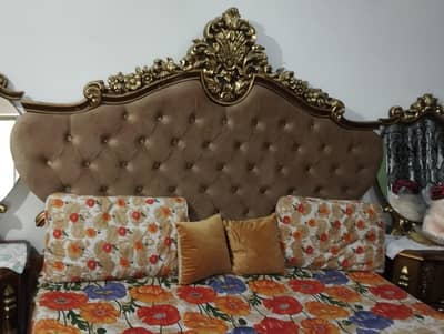 bed set . .