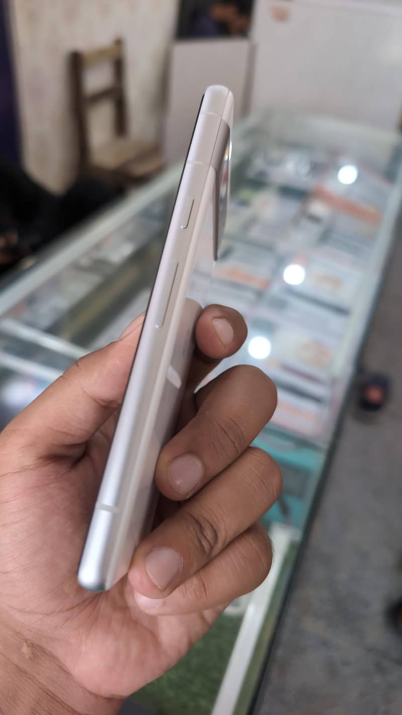Google Pixel 7a 2