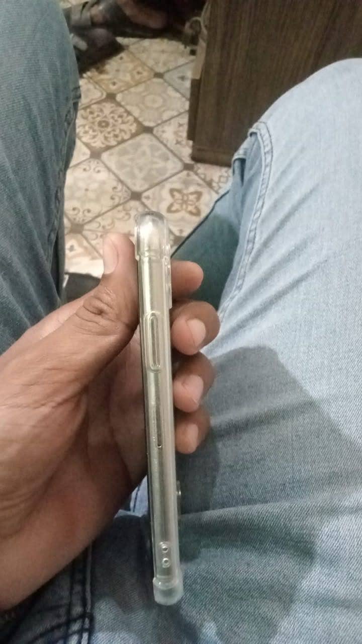 Apple iPhone X 3