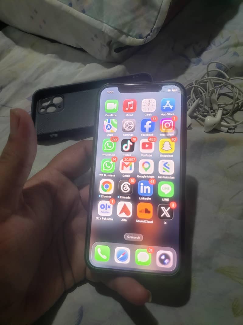 Apple iPhone 11 Pro 4