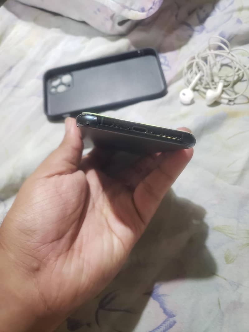 Apple iPhone 11 Pro 5