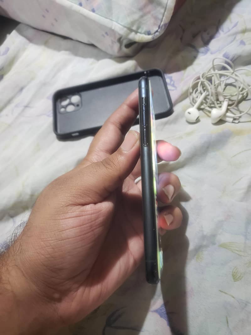Apple iPhone 11 Pro 6