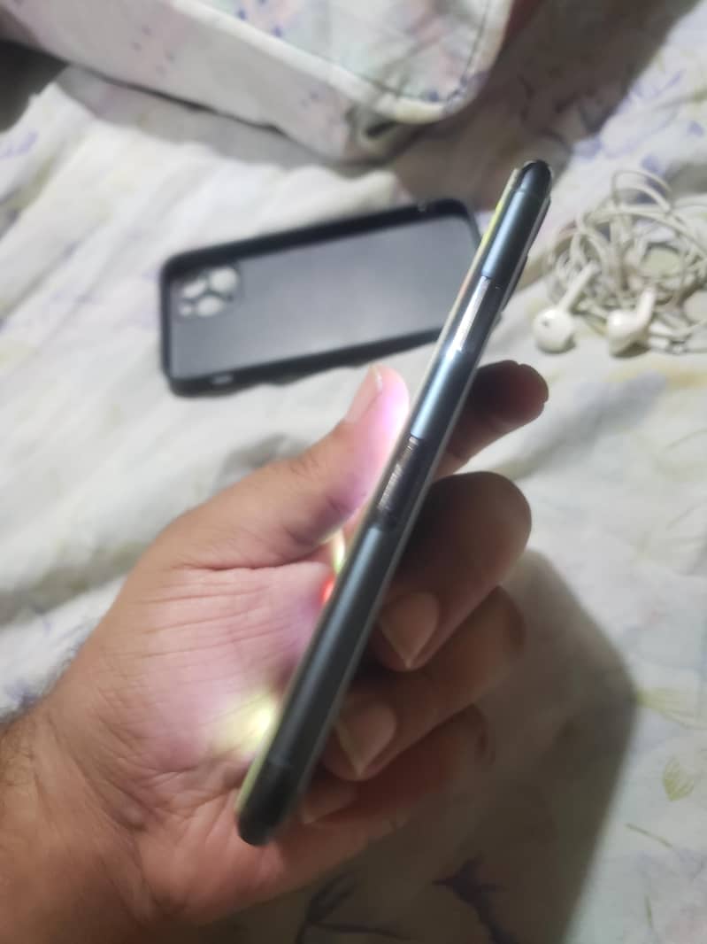 Apple iPhone 11 Pro 7