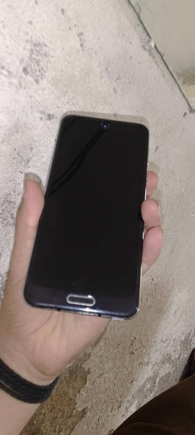 Sharp Aquos R2 1