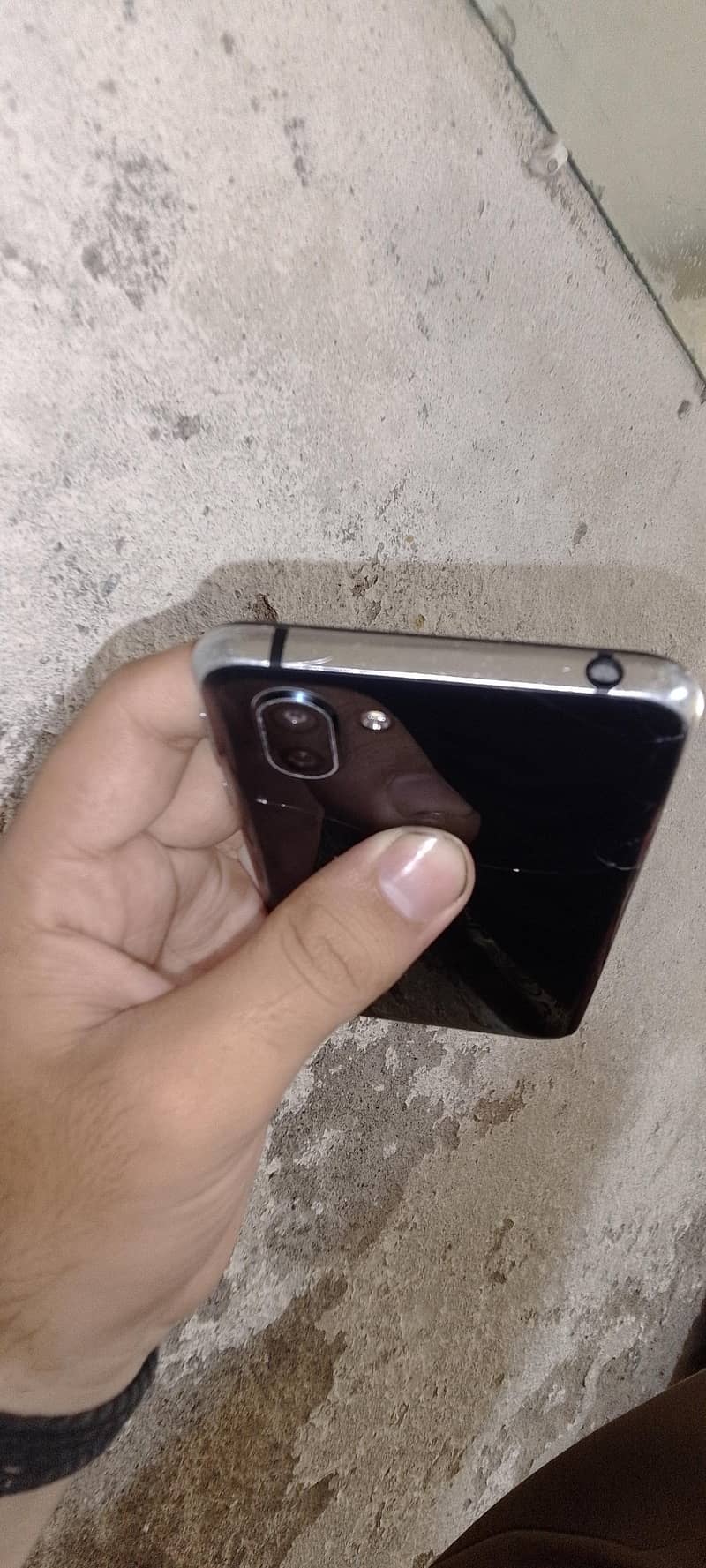 Sharp Aquos R2 3