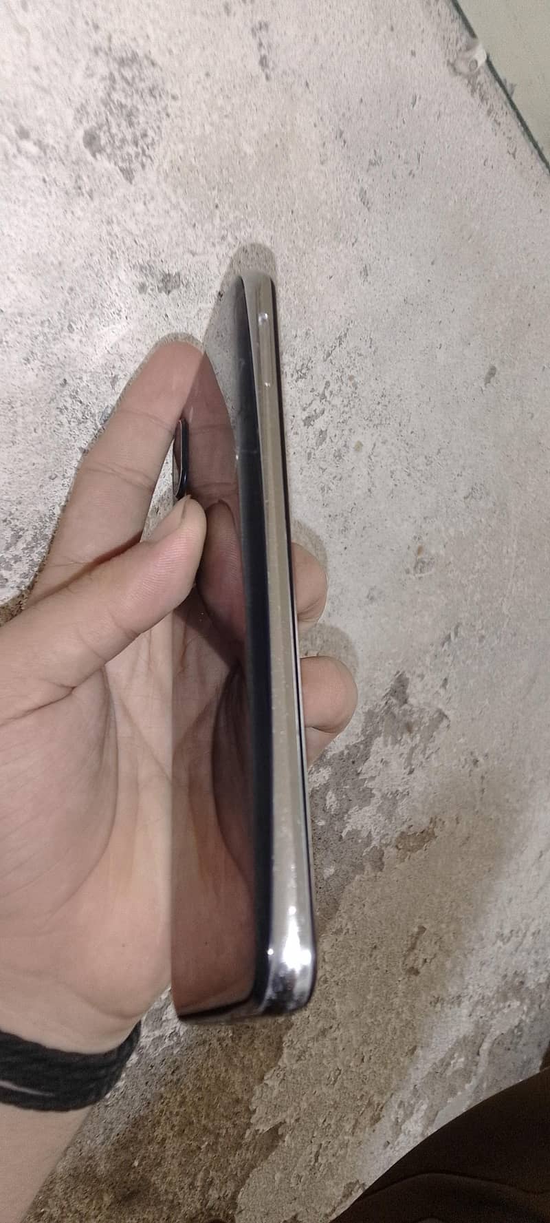 Sharp Aquos R2 4