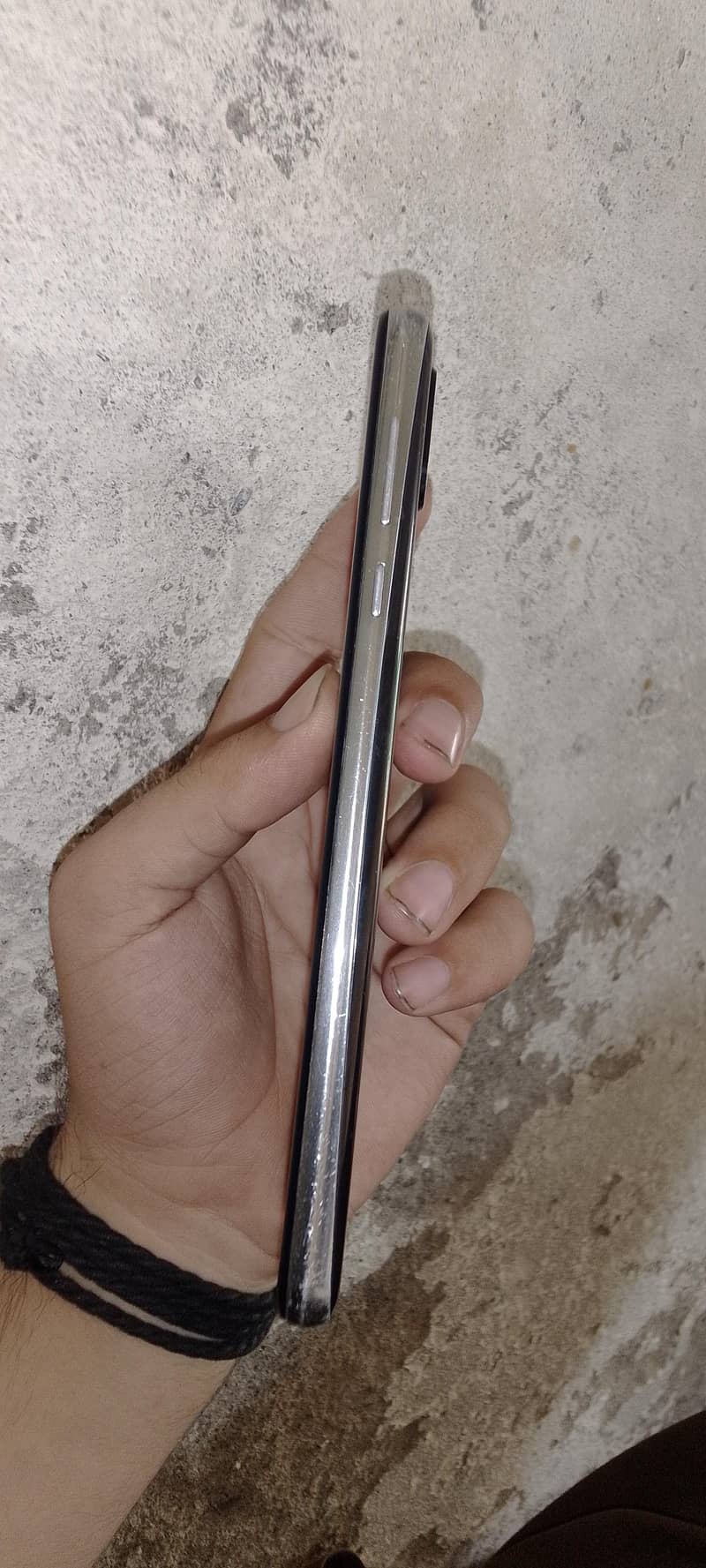 Sharp Aquos R2 5