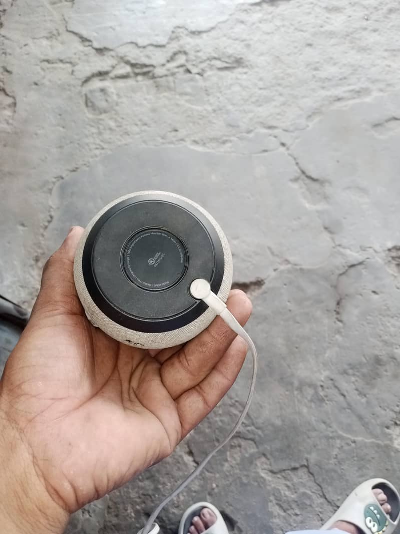 GOOGLE AI SPEAKER 2