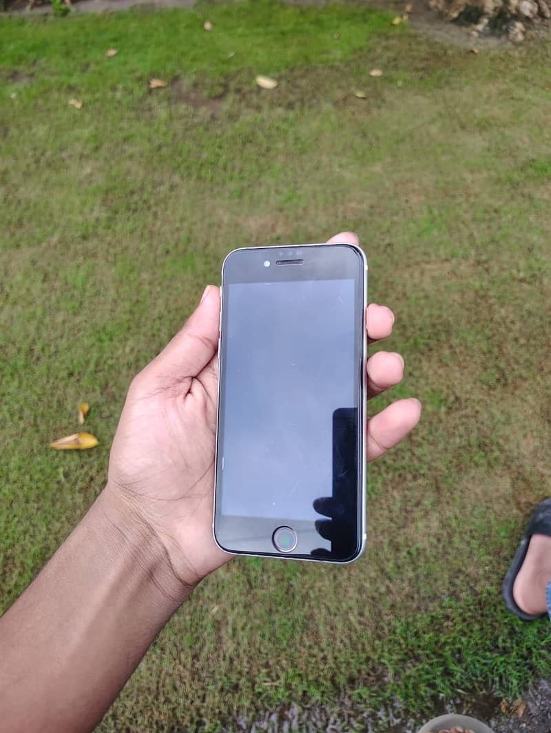 Apple iPhone SE 0