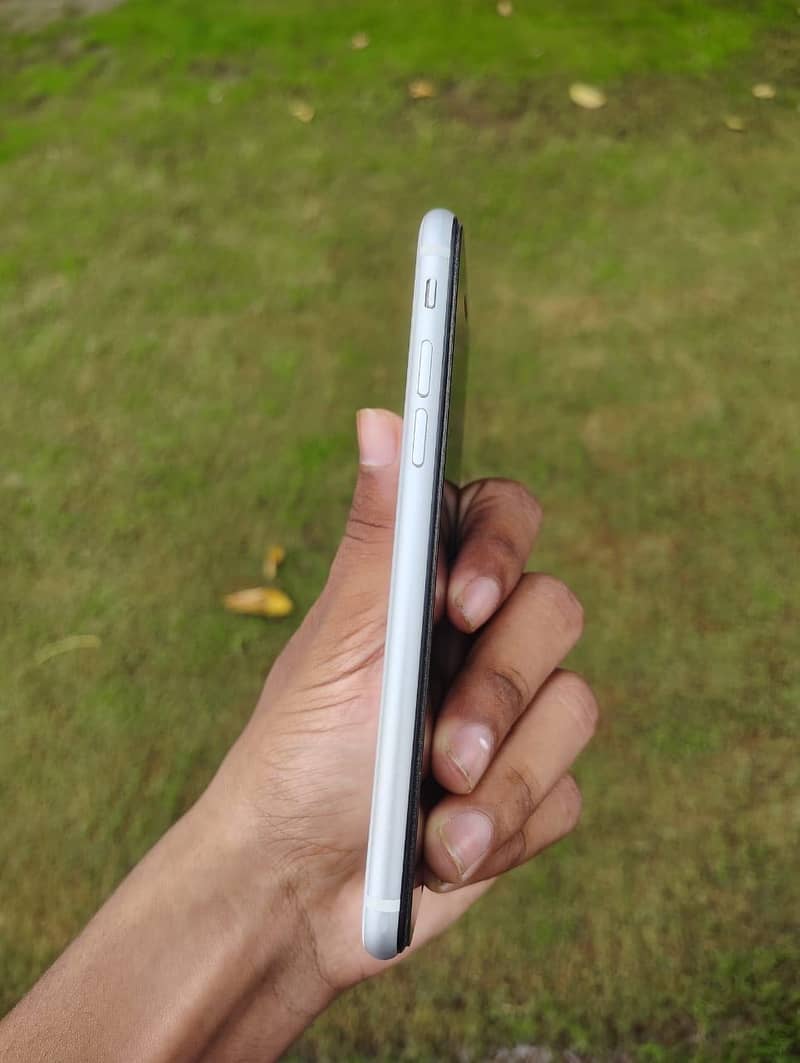 Apple iPhone SE 3