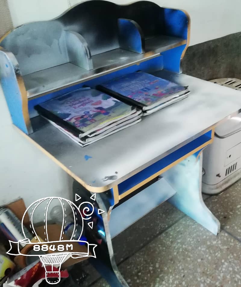 Kids study table 0