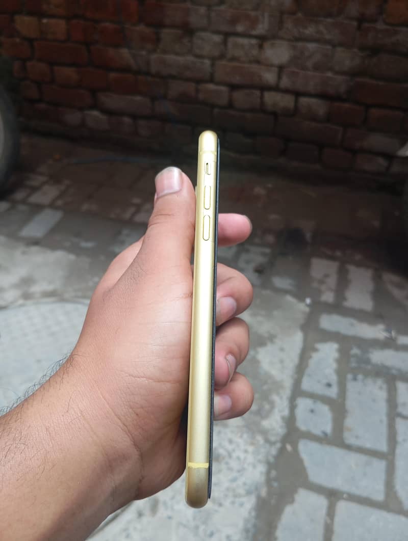 Apple iPhone 11 3