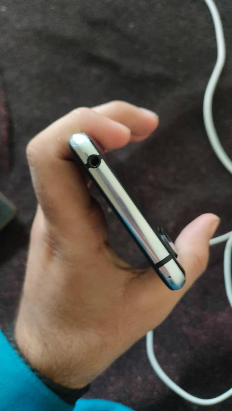 Sharp Aquos R2 2