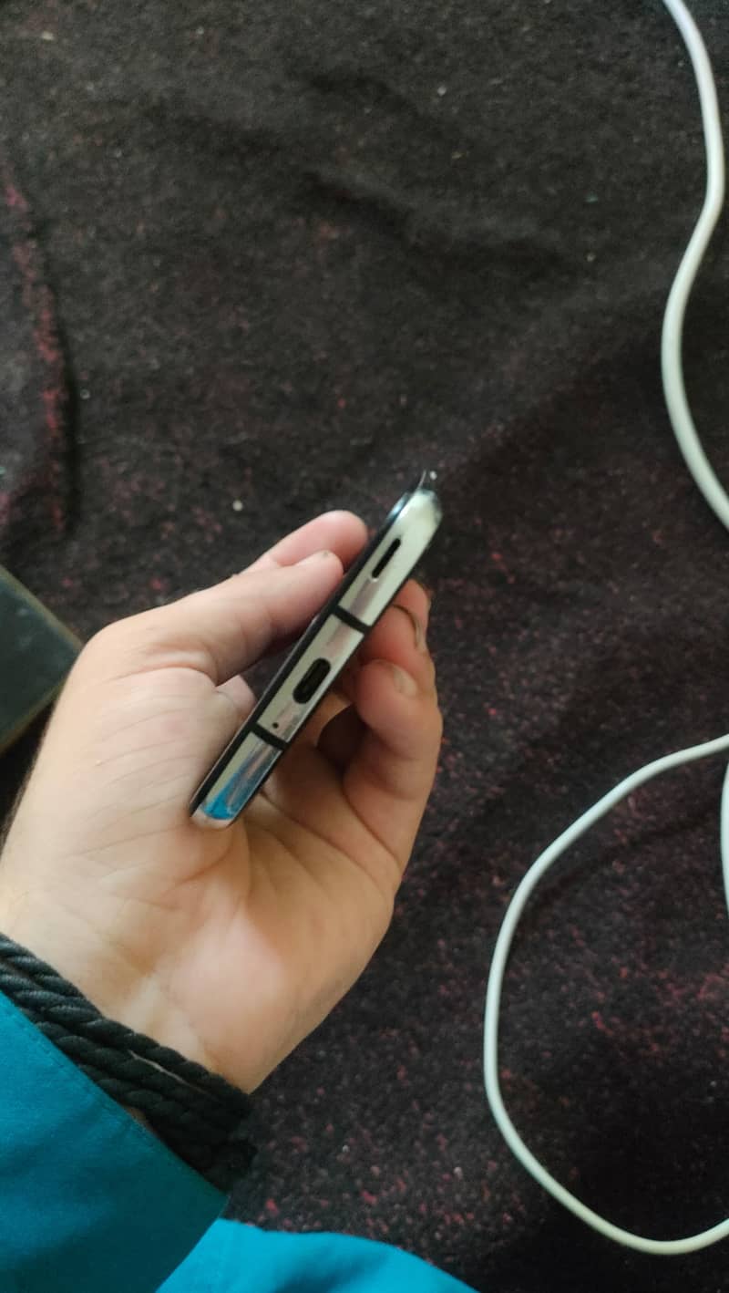 Sharp Aquos R2 3