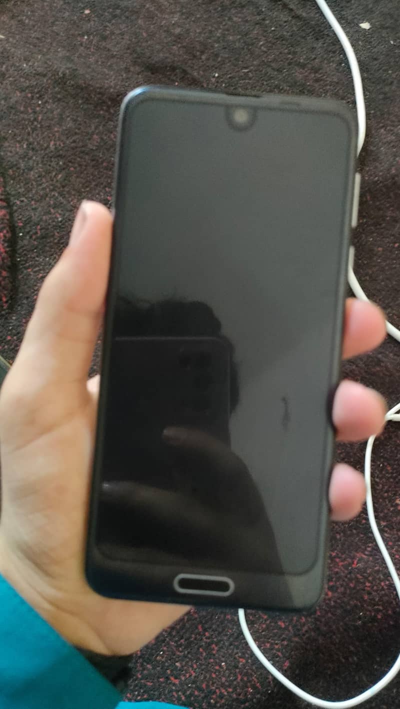 Sharp Aquos R2 6