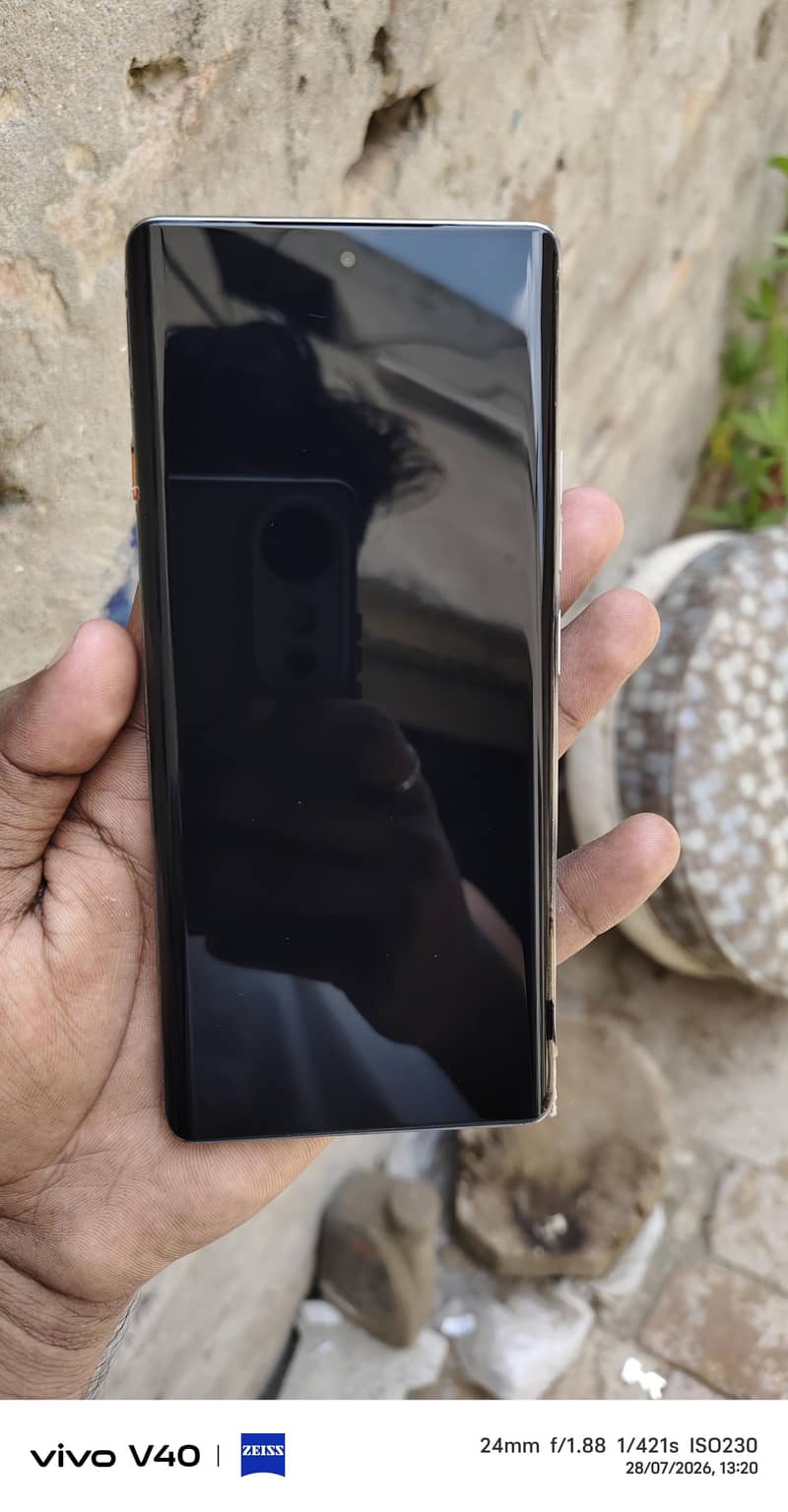 Tecno CAMON 40 Pro 0