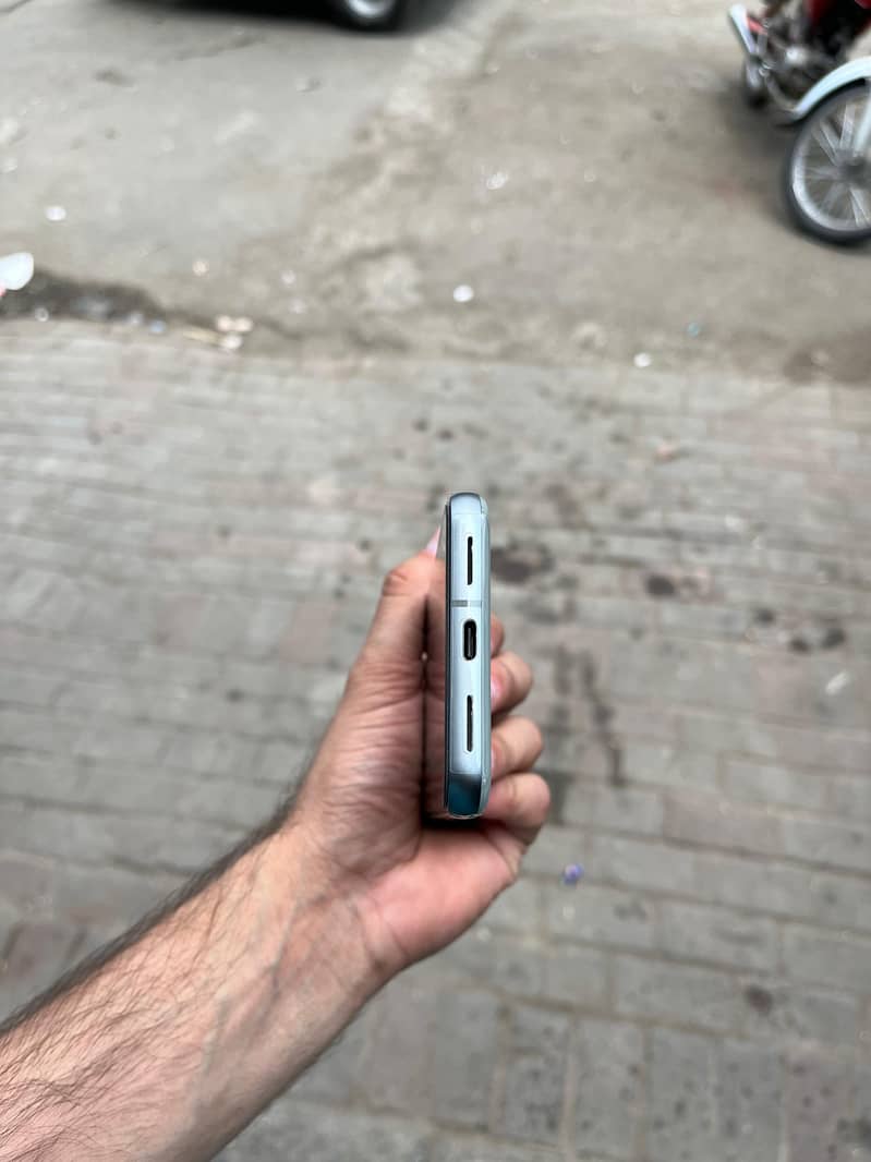 Google Pixel 8 2