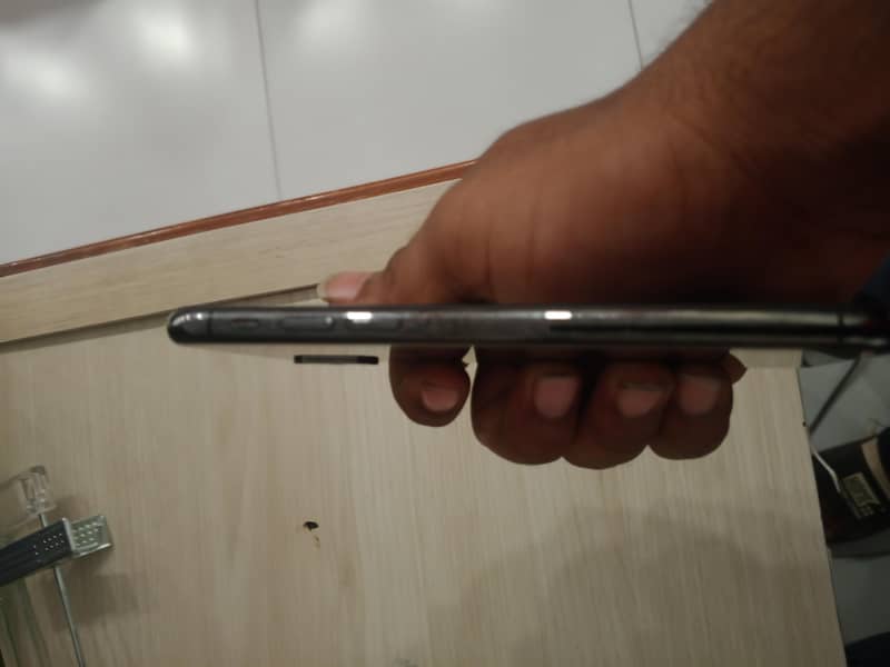 Apple iPhone X 3