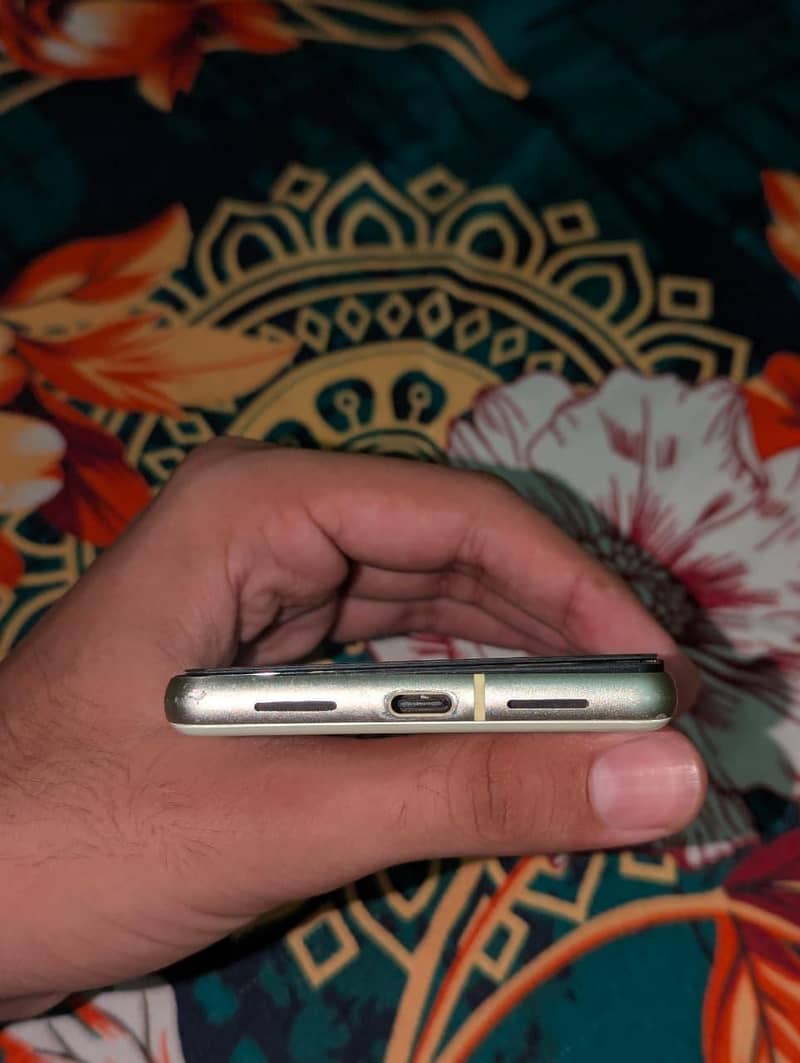 Google Pixel 7 4