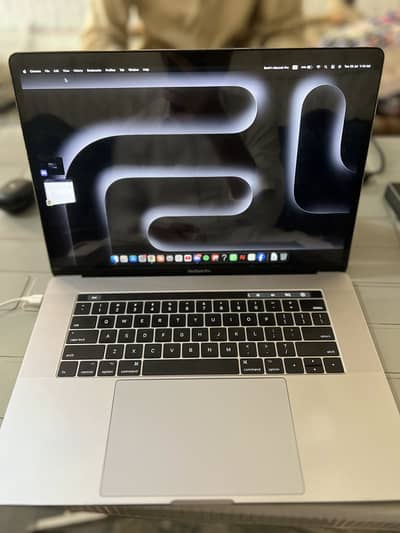 Macbook pro 2017  (15 inches)