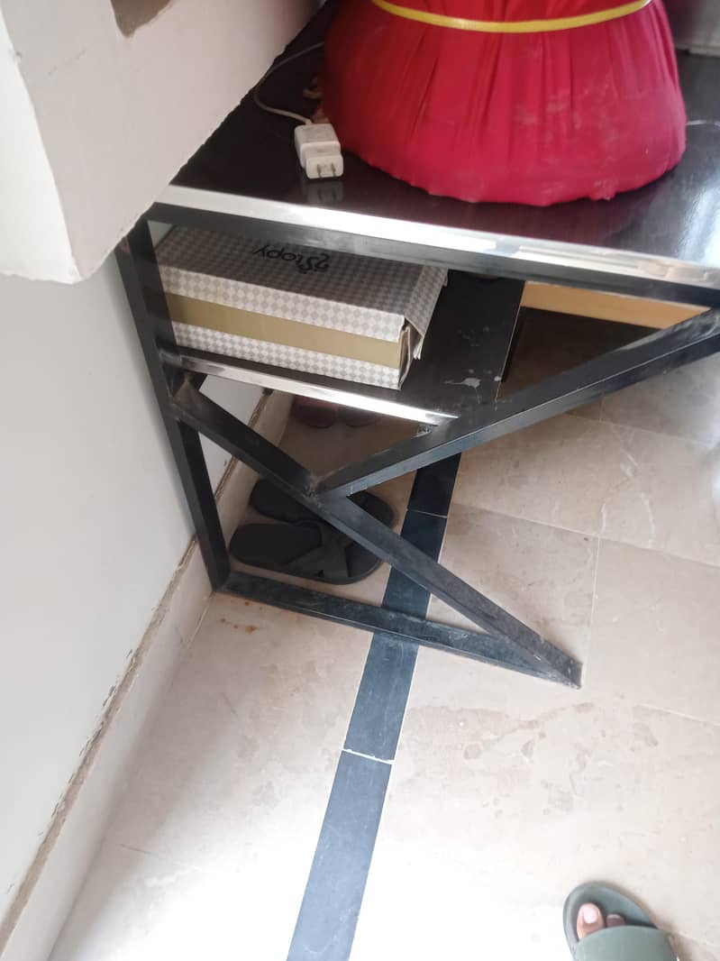 computer tables used available 3