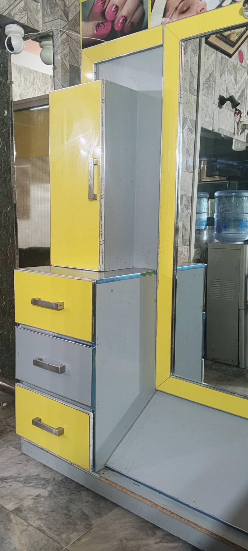 dressing table 1
